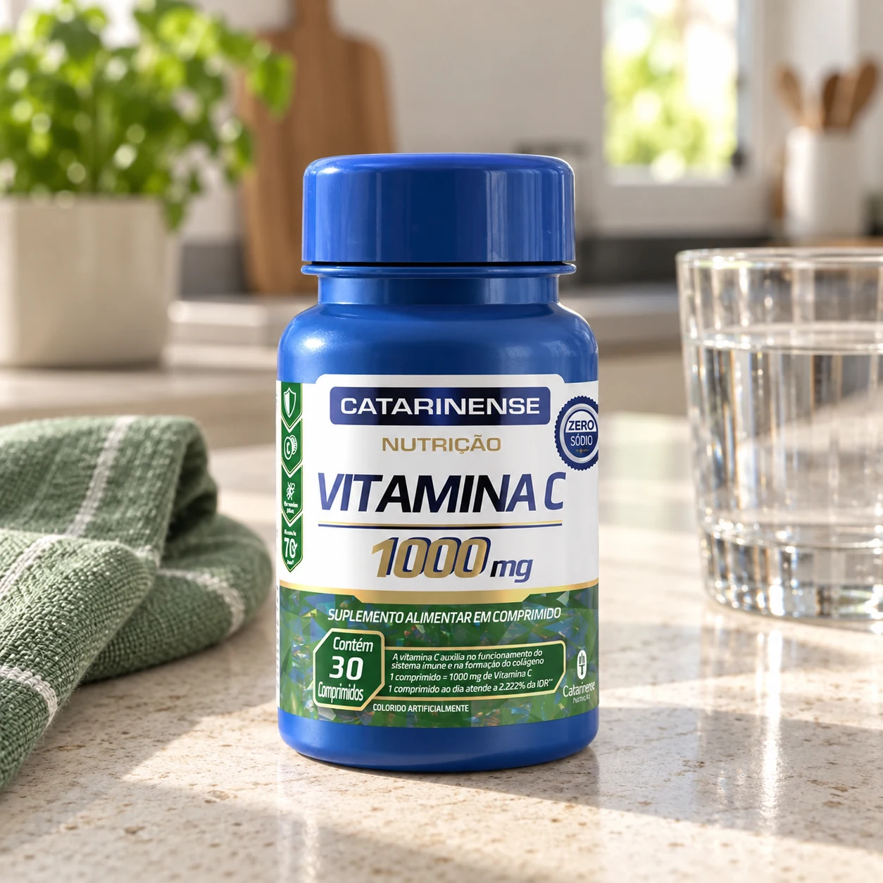 Pote de Catarinense Vitamina C 1000 mg com 30 comprimidos na bancada da cozinha
